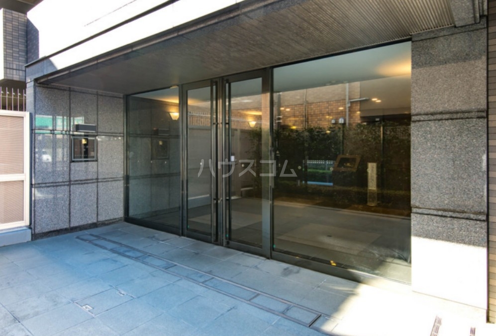 28/30 エントランス