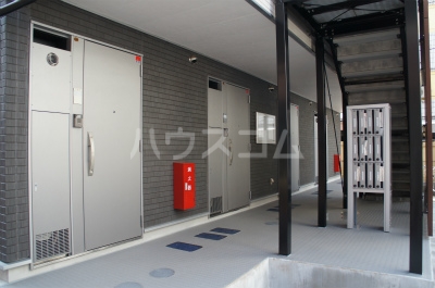 23/30 エントランス