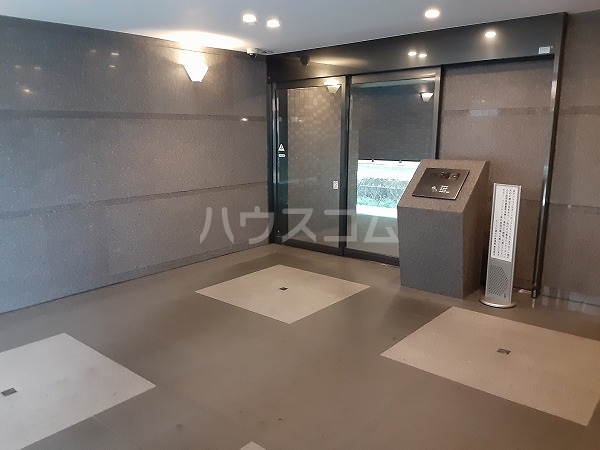 27/30 エントランス