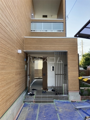 20/21 エントランス