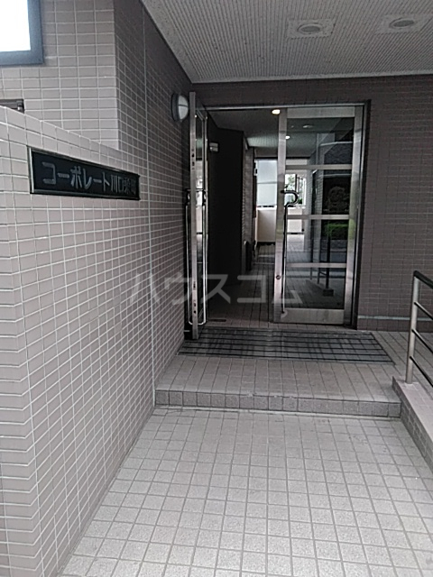 23/25 エントランス