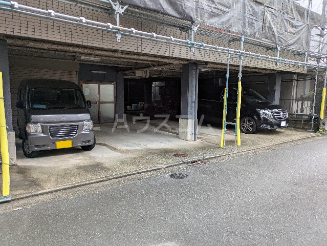 23/30 駐車場