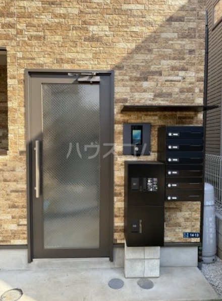 16/16 エントランス