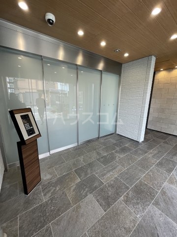 28/30 エントランス