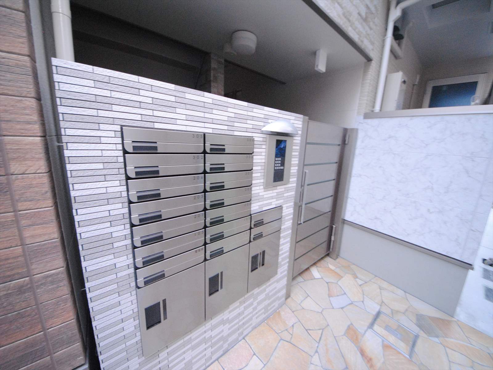 16/26 エントランス