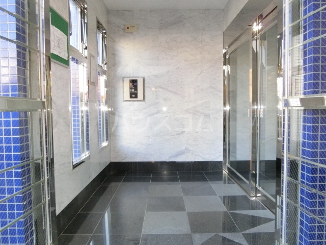 15/16 エントランス