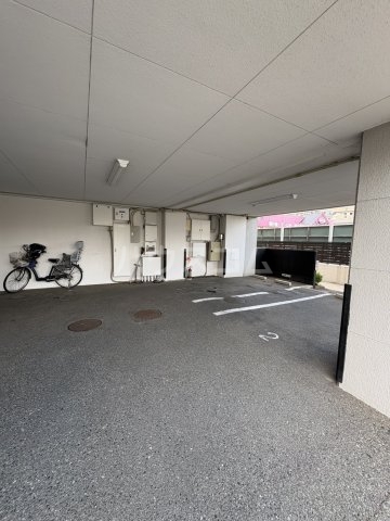 27/30 駐車場