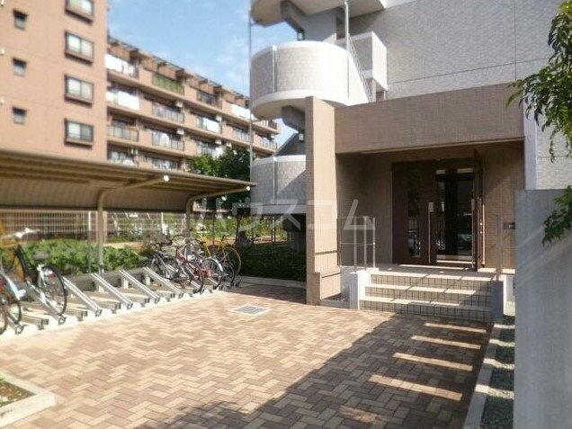 16/16 エントランス