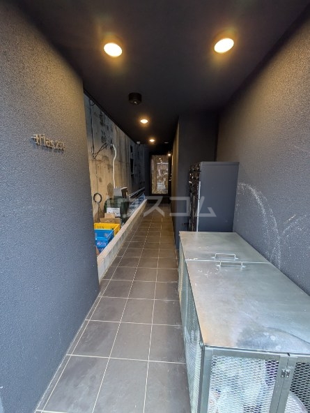 23/24 エントランス