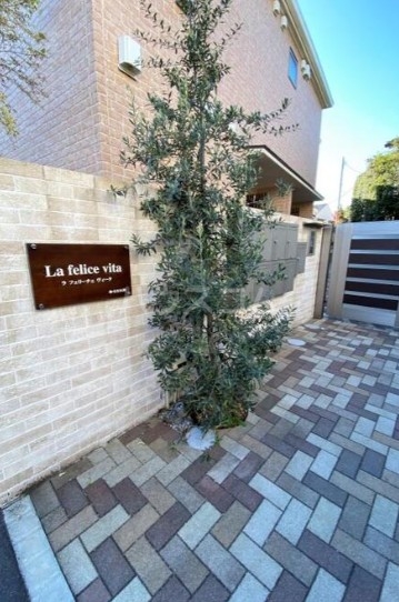 24/30 エントランス