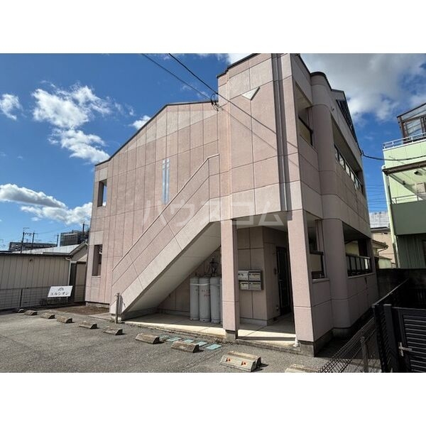 15/23 エントランス