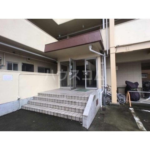 23/30 エントランス