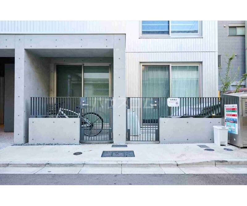 26/30 エントランス