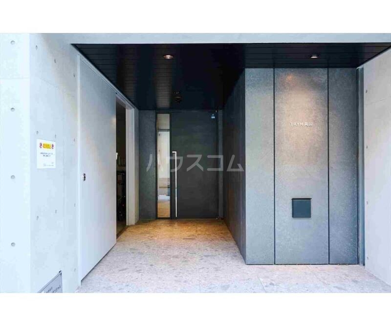 27/30 エントランス