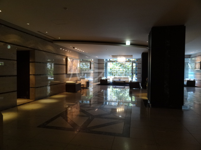 22/30 エントランス