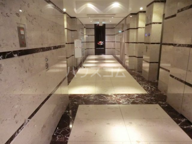 23/30 エントランス