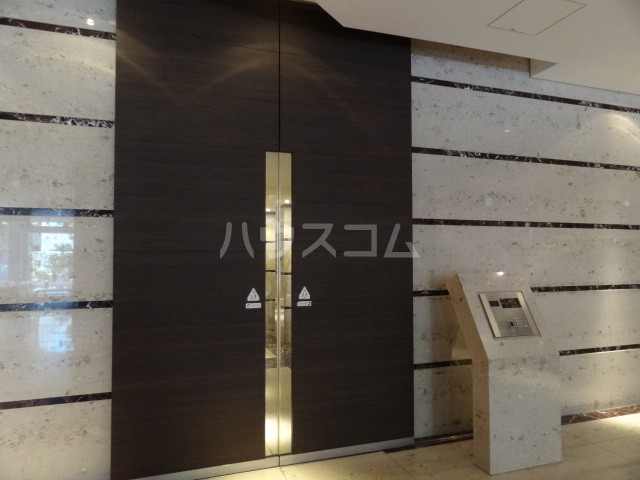 24/30 エントランス