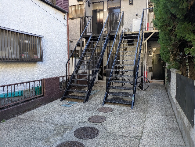 22/25 エントランス