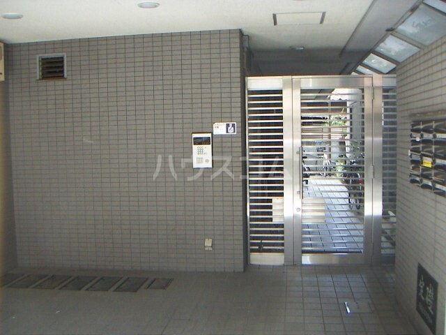 16/26 エントランス