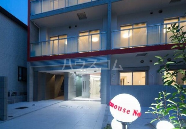 13/18 エントランス