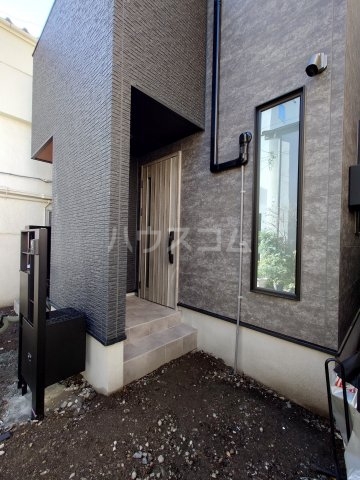 21/30 エントランス