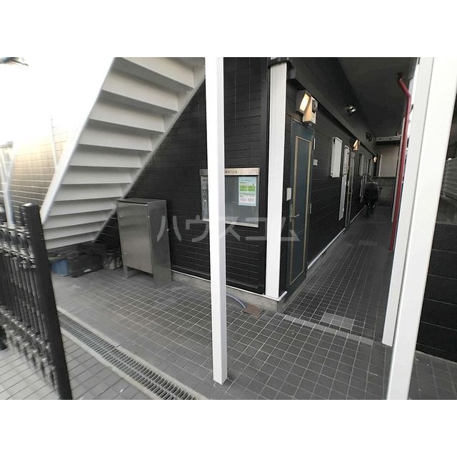 26/30 エントランス