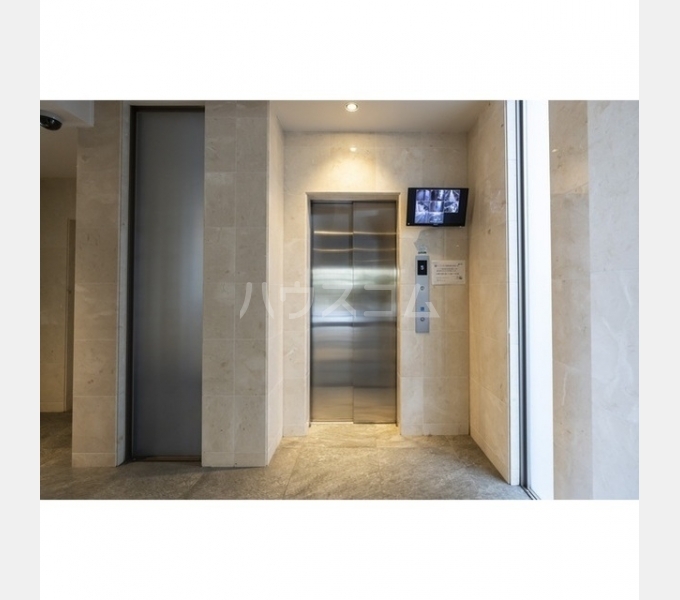 16/18 エントランス