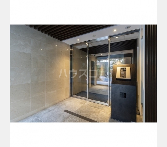 17/18 エントランス