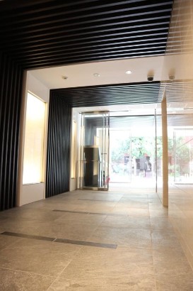 14/18 エントランス