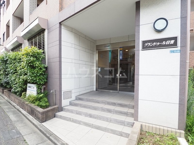 16/19 エントランス