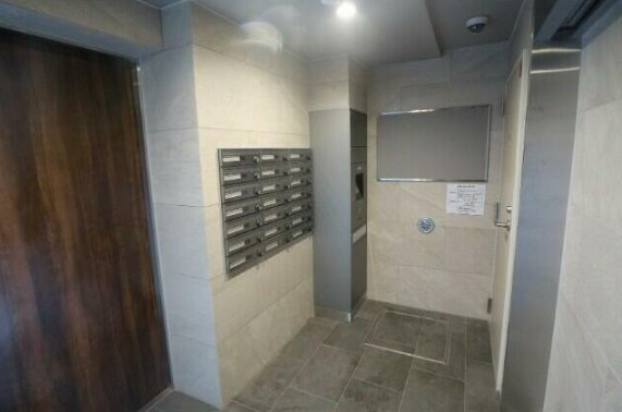 17/23 エントランス