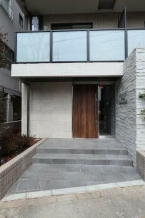 16/23 エントランス