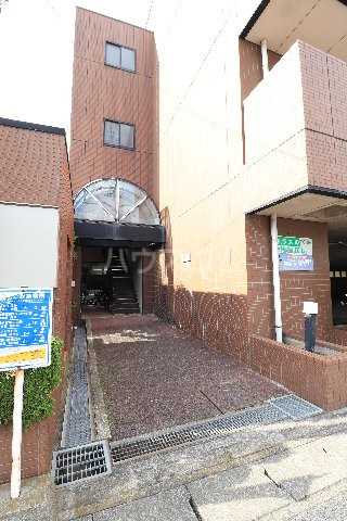 28/30 エントランス