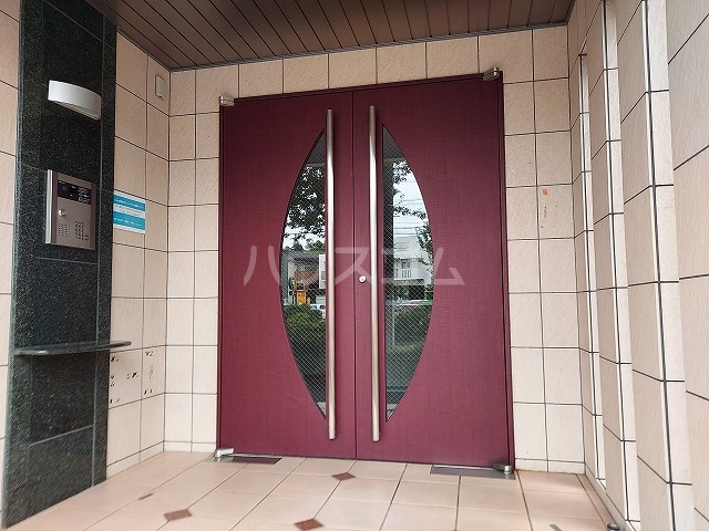 27/30 エントランス