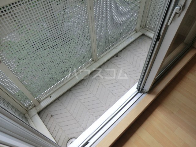 13/18 バルコニー