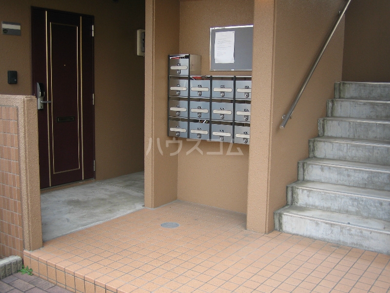 23/30 エントランス