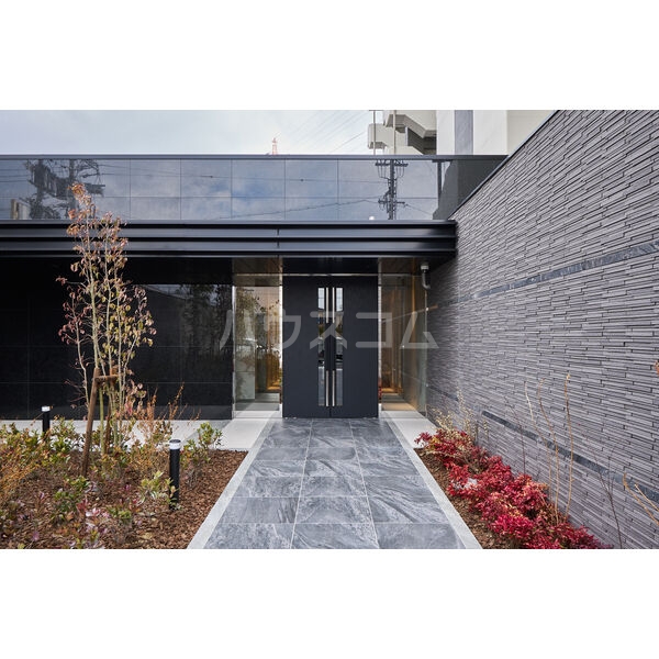 16/20 エントランス