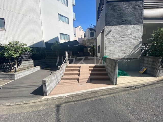 14/25 エントランス