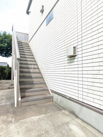 23/28 エントランス