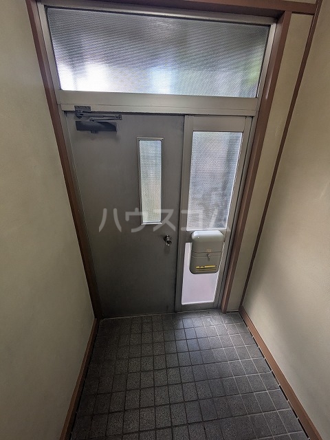 17/30 玄関