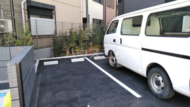 28/30 駐車場
