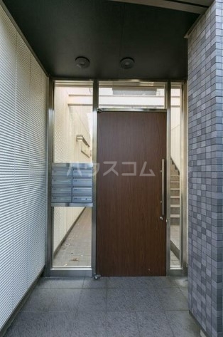 13/18 エントランス