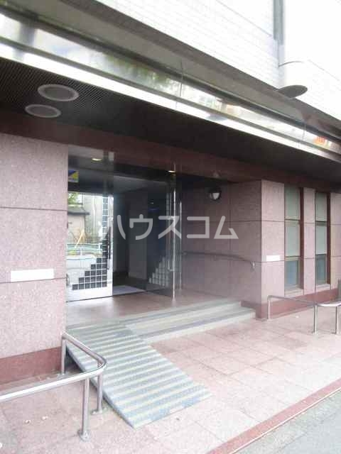 21/30 エントランス