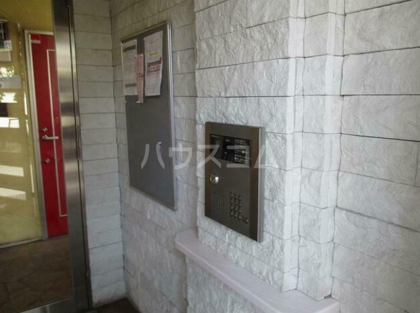 21/30 エントランス