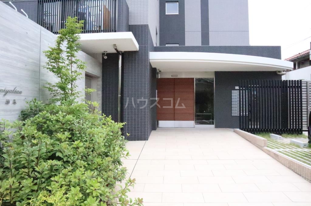 2/5 エントランス