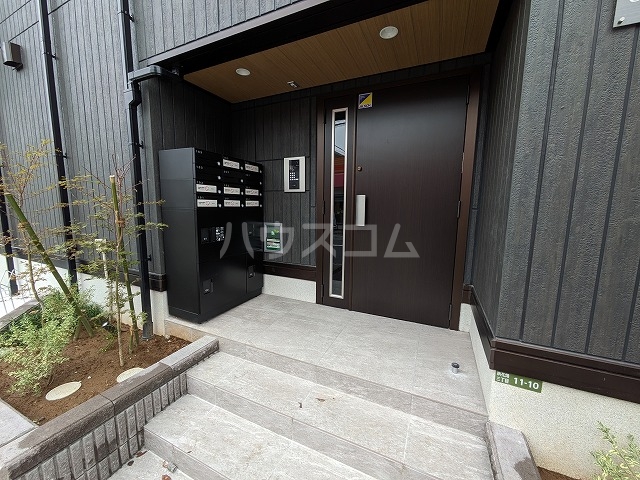 28/30 エントランス