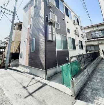 16/23 エントランス