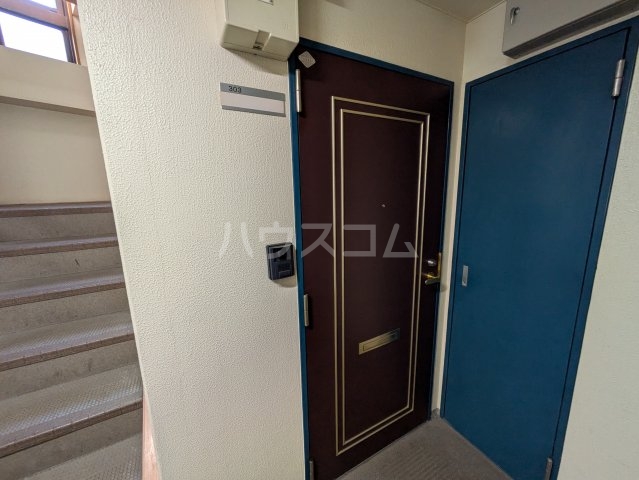 17/23 エントランス