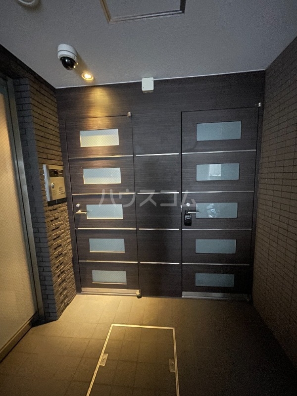 18/22 エントランス