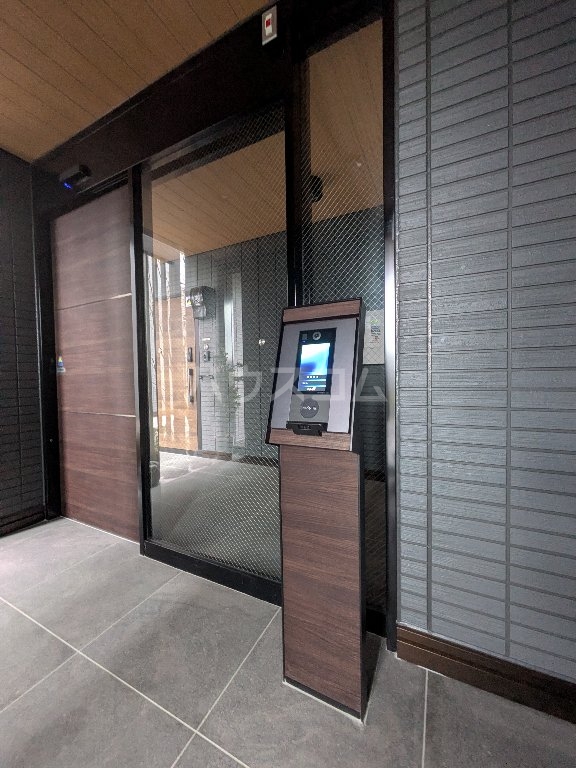 28/30 エントランス